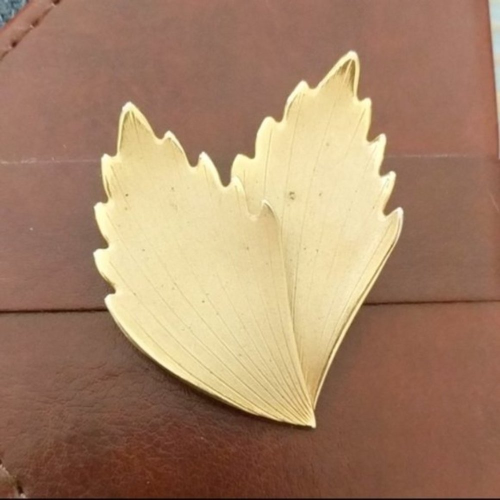 Vintage gold leaf brooch